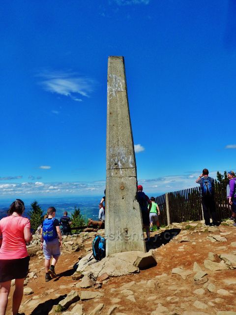 Lysá hora - vrcholový obelisk
