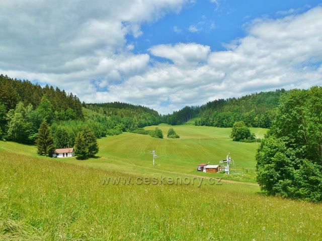 Jablonné nad Orlicí - pastviny pod Malovým kopcem slouží v zimě lyžařskému sportu