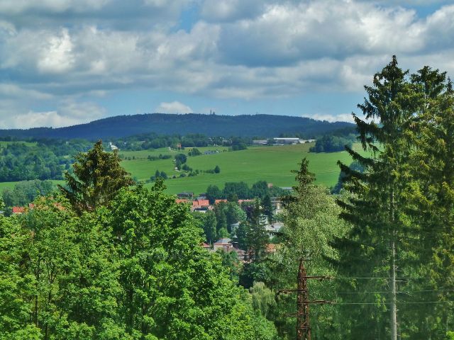 Jablonné nad Orlicí - pohled z úbočí Malova kopce k Suchému vrchu