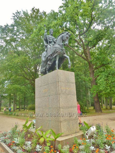 Františkovy Lázně - pomník císaře Františka I. v Městských sadech