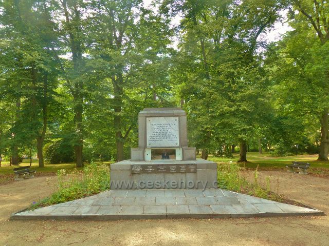 Františkovy Lázně - památník obětem II.Světové války v Městských sadech