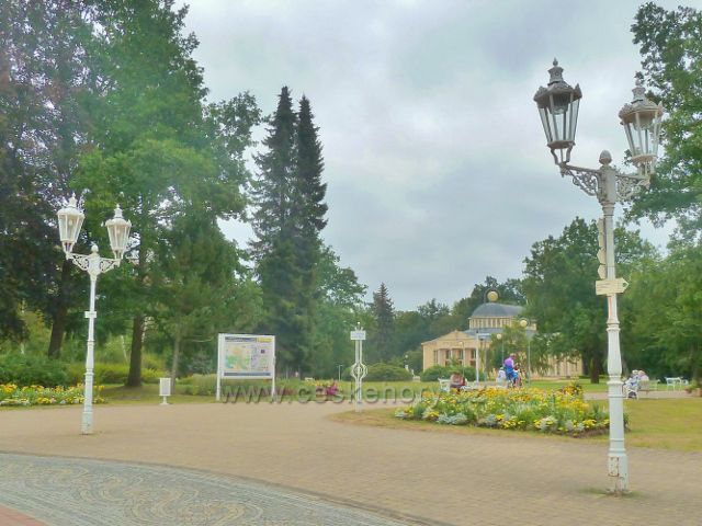 Františkovy Lázně - park kolem dvorany Glauberových pramenů