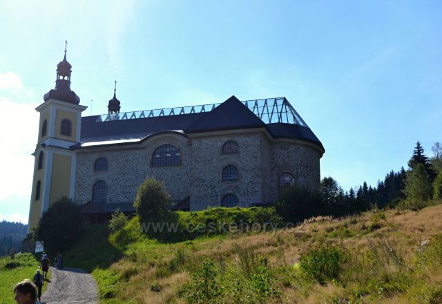 Kostel Nanebevzezí Panny Marie - Neratov