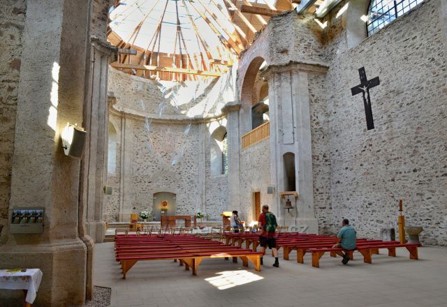 Kostel Nanebevzezí Panny Marie - Neratov