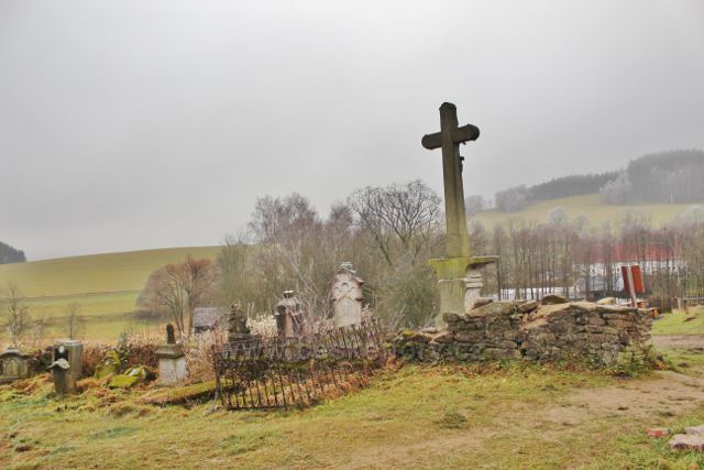 Vrchní Orlice - hřbitov u kostela sv. Jana Nepomuckého
