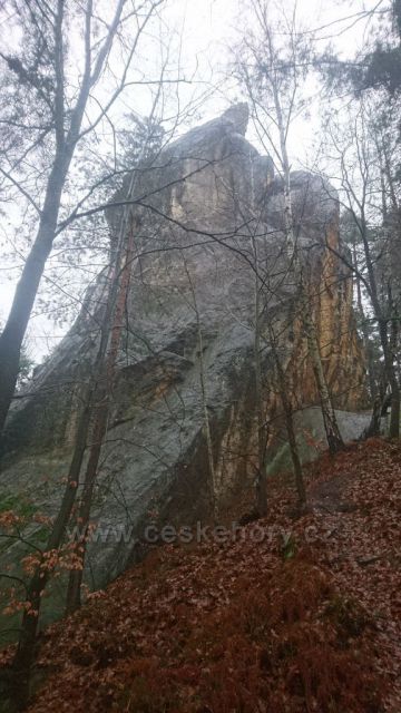 Skalní věž Malá Kvočna u Hodkovic nad Mohelkou