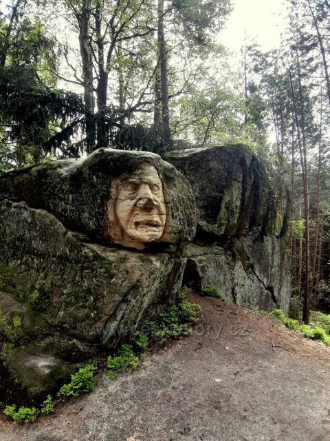 Brniště, sochy ve skalách - Velký zkamenělý trol