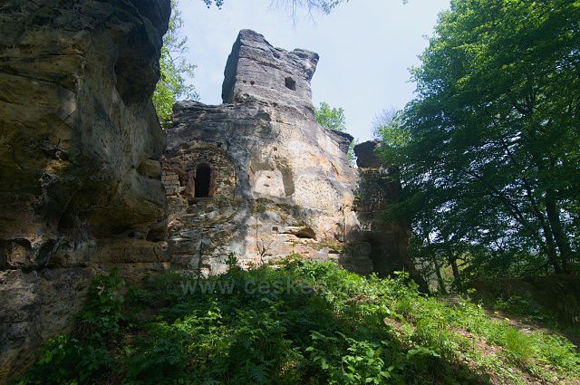 Zřícenina hradu Svojkov.