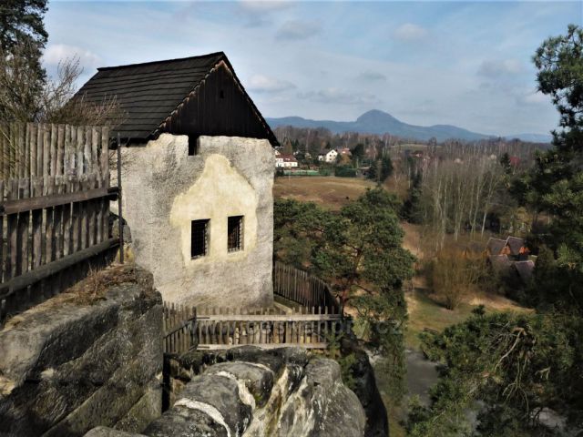 Obydlí poustevníkovo - skalní hrad Sloup