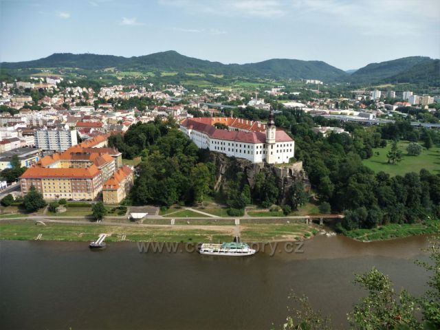 Výhled na zámek v Děčíně