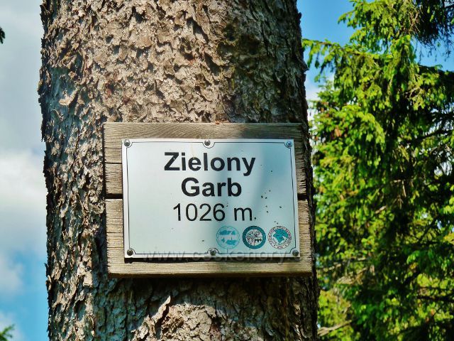 Označení vrcholu Zielony Grab 1026 m.n.m. u hraniční stezky z Vrchmezí na Masarykovu chatu