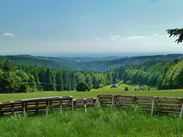 Pohled z úbočí Šerlichu do údolí Bělé