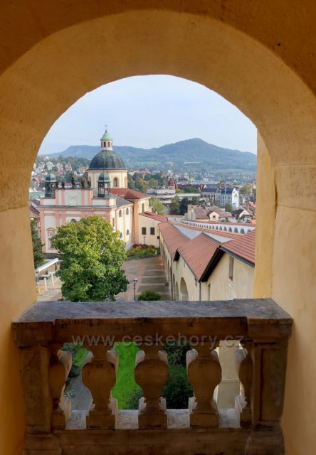 Děčín, pohled z Růžové zahrady na Kostel Povýšení sv. kříže