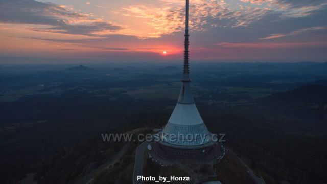 Ještěd při západu slunce