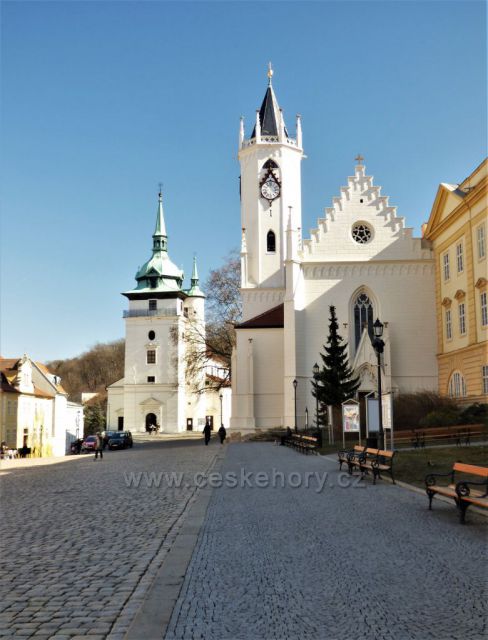 Kostel sv. Jana Křtitele
na Zámeckém náměstí
(Teplice v Čechách)