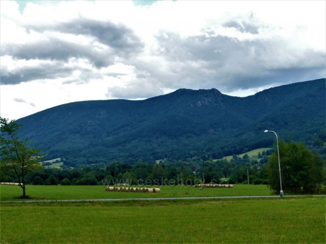 Lázně Libverda - Pohled k Frýdlantskému cimbuří nad Bílým Potokem