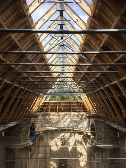 Prosklená střecha Kostela v Neratově