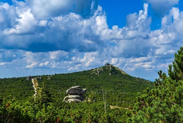 Skalní útvar Tvarožník 1320 m.n.m. Hraniční stezka
"Cesta přátelství"