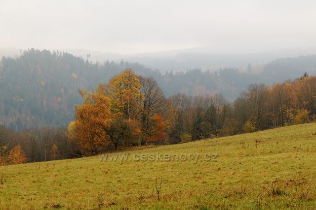 Mlhavý výhled z Prostředních Paští