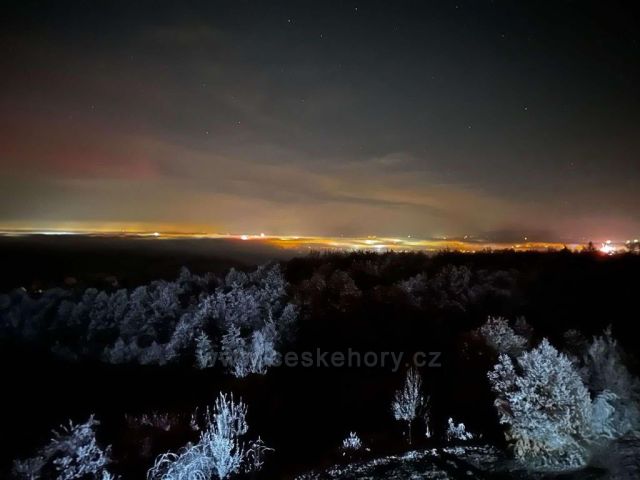 pohled z rozhledny Bára na novoroční ohňostroje